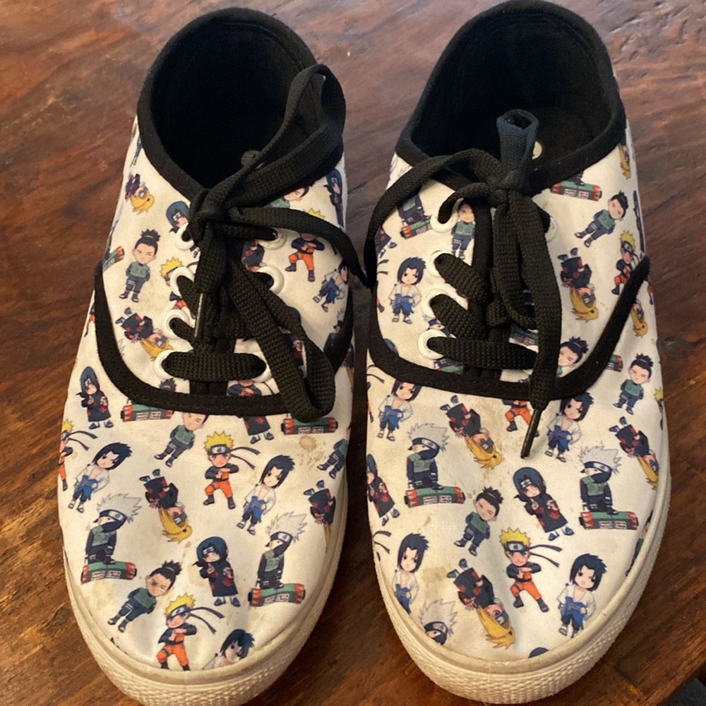 2007 Hot Topic Naruto Shippuden Low Top Sneakers white & black GUC size 7 - Picture 2 of 8